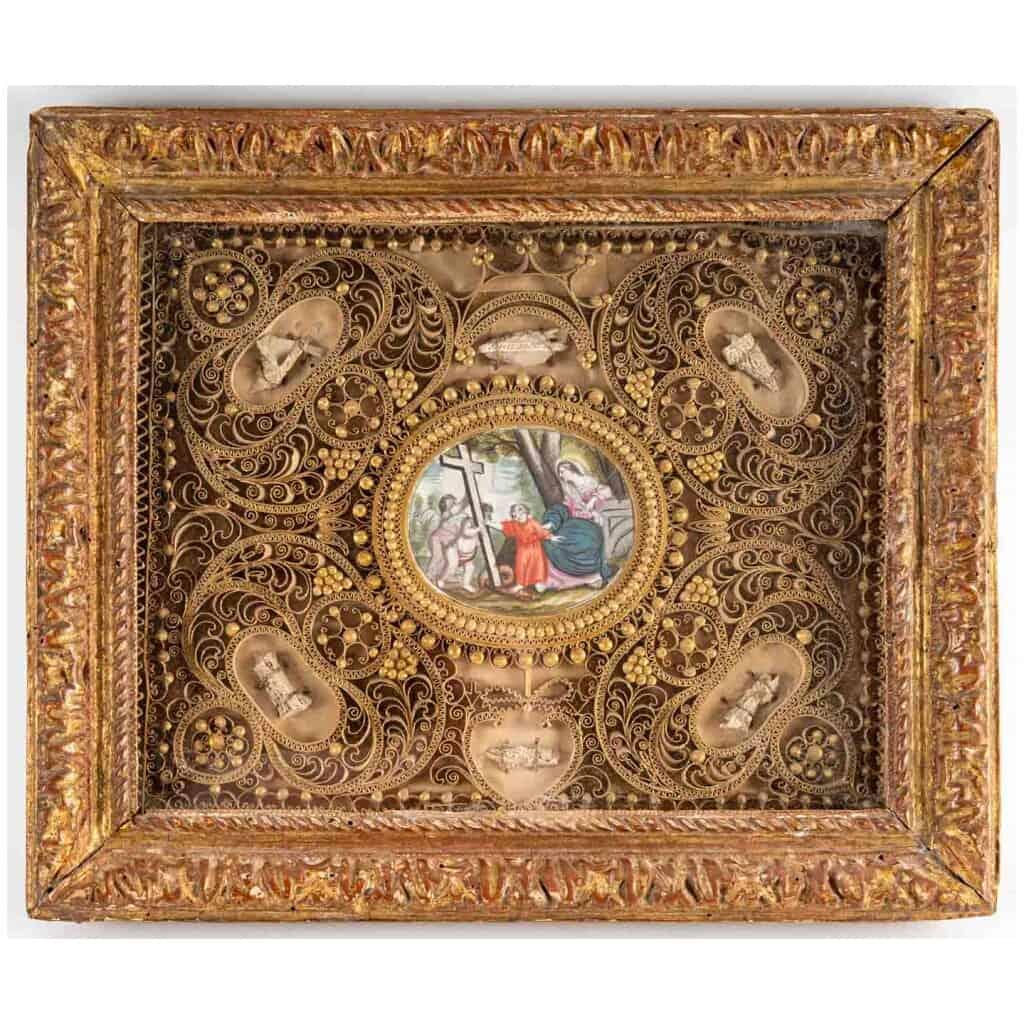 Paperolle ancienne reliquaire religieux du xviie siecle en cadre dore